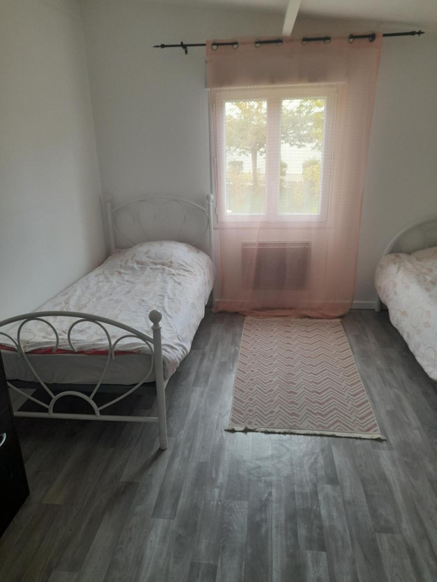 Family House Villa โบเวส์ ห้อง รูปภาพ