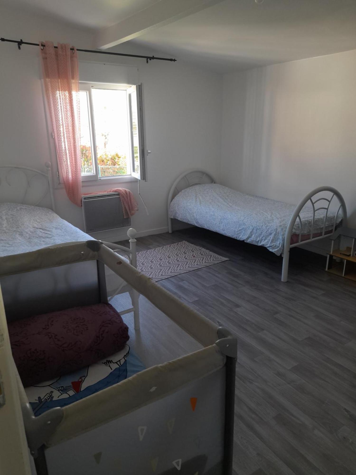 Family House Villa โบเวส์ ภายนอก รูปภาพ